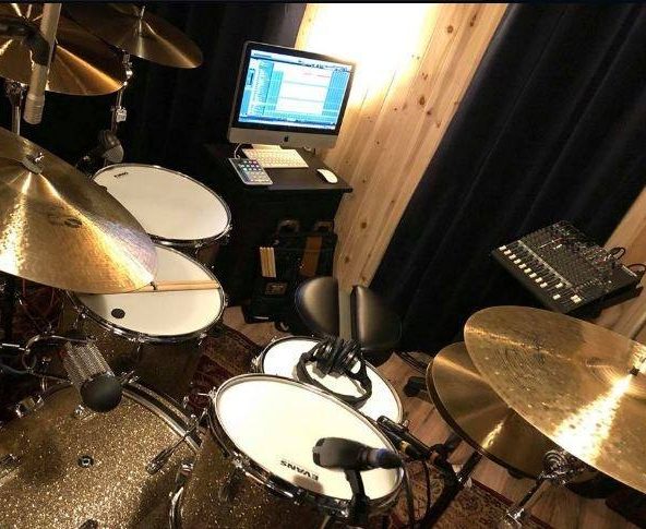 Dennis Leeflang's recording setup on "Out Here In The Real World".